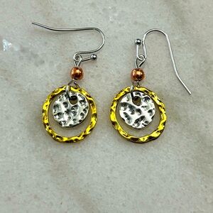 SALE!! 😍Beautiful triple tone circle earrings